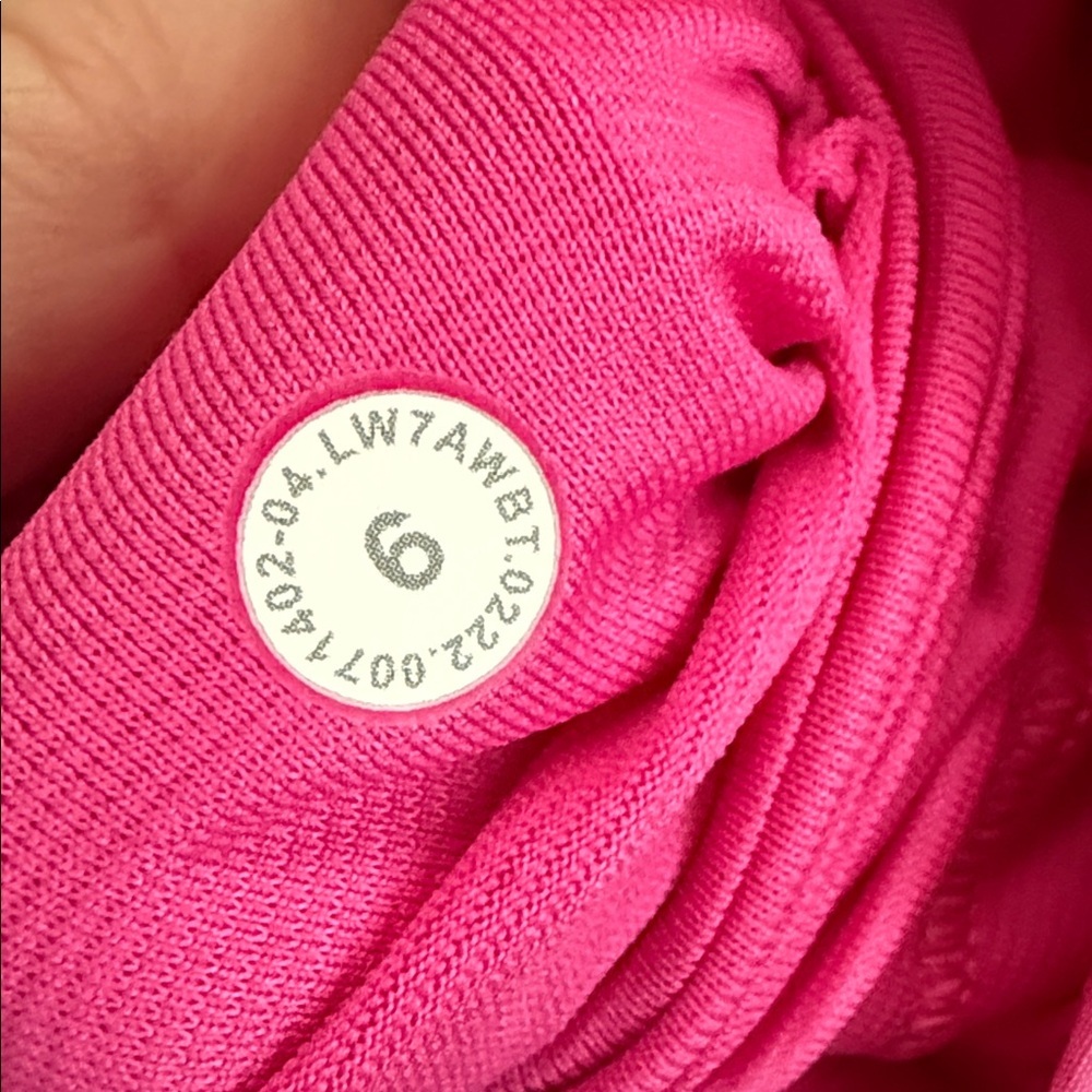 Lululemon Hotty Hot Low Rise Short 4" in Sonic Pink - Picture 5 of 8